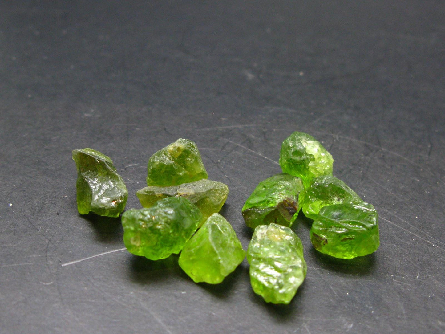 lot of 10 Peridot Olivine Crystals from Arizona, USA - 23.94 Grams