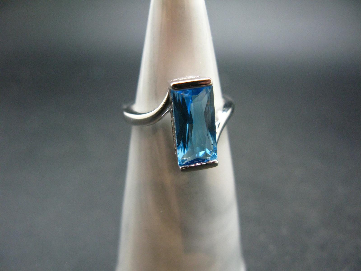 Natural Faceted Round Swiss Blue Topaz Crystal Sterling Silver Ring - 3.71 Grams - Size 6