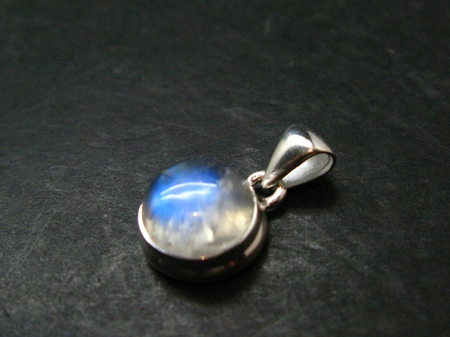 Natural Glow From Inside Moonstone 925 Silver Pendant - 0.8" - 3.0 Grams
