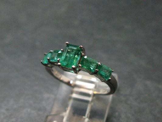 Emerald Faceted Silver Ring from Colombia - 2.13 Grams Total - Size 6