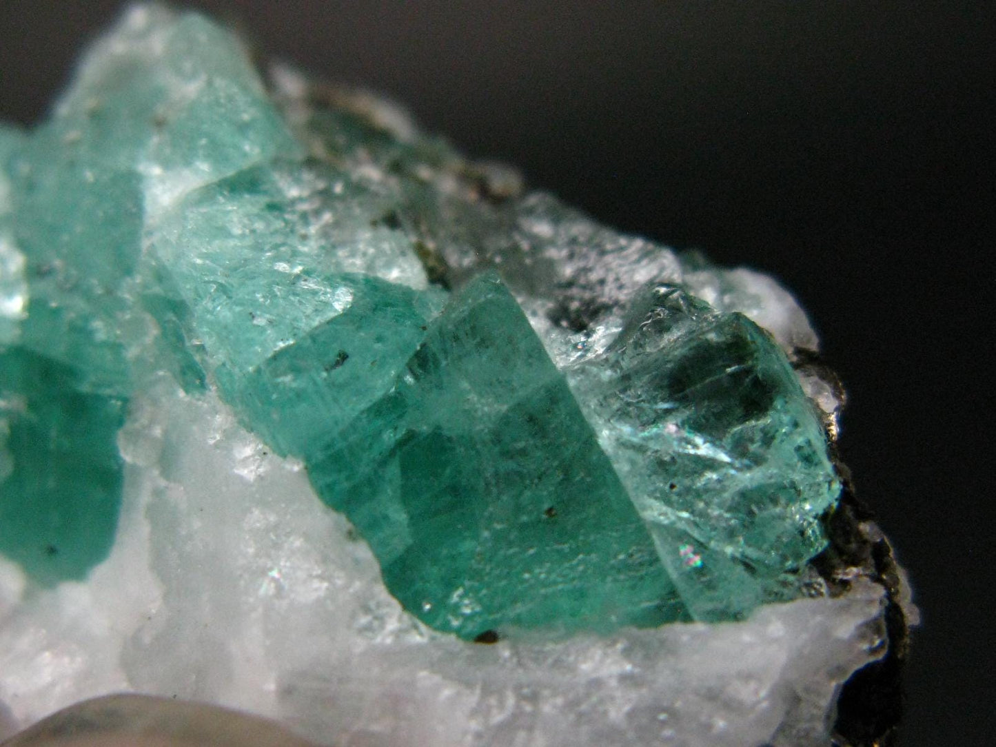 Emerald Beryl Cluster from Pakistan - 1.4" - 20.28 Grams