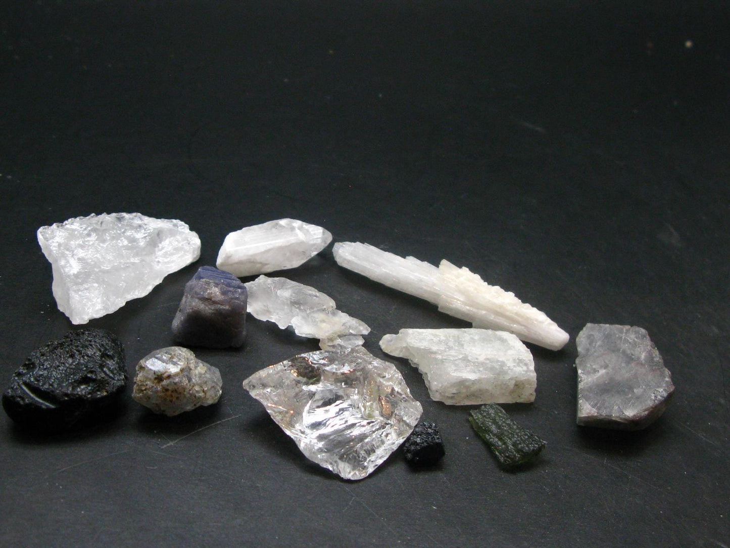 Synergy 12 Set Phenakite Moldavite Natrolite Petalite Danburite Tektite Scolecite Herderite Tanzanite Brookite 73.11 Gr