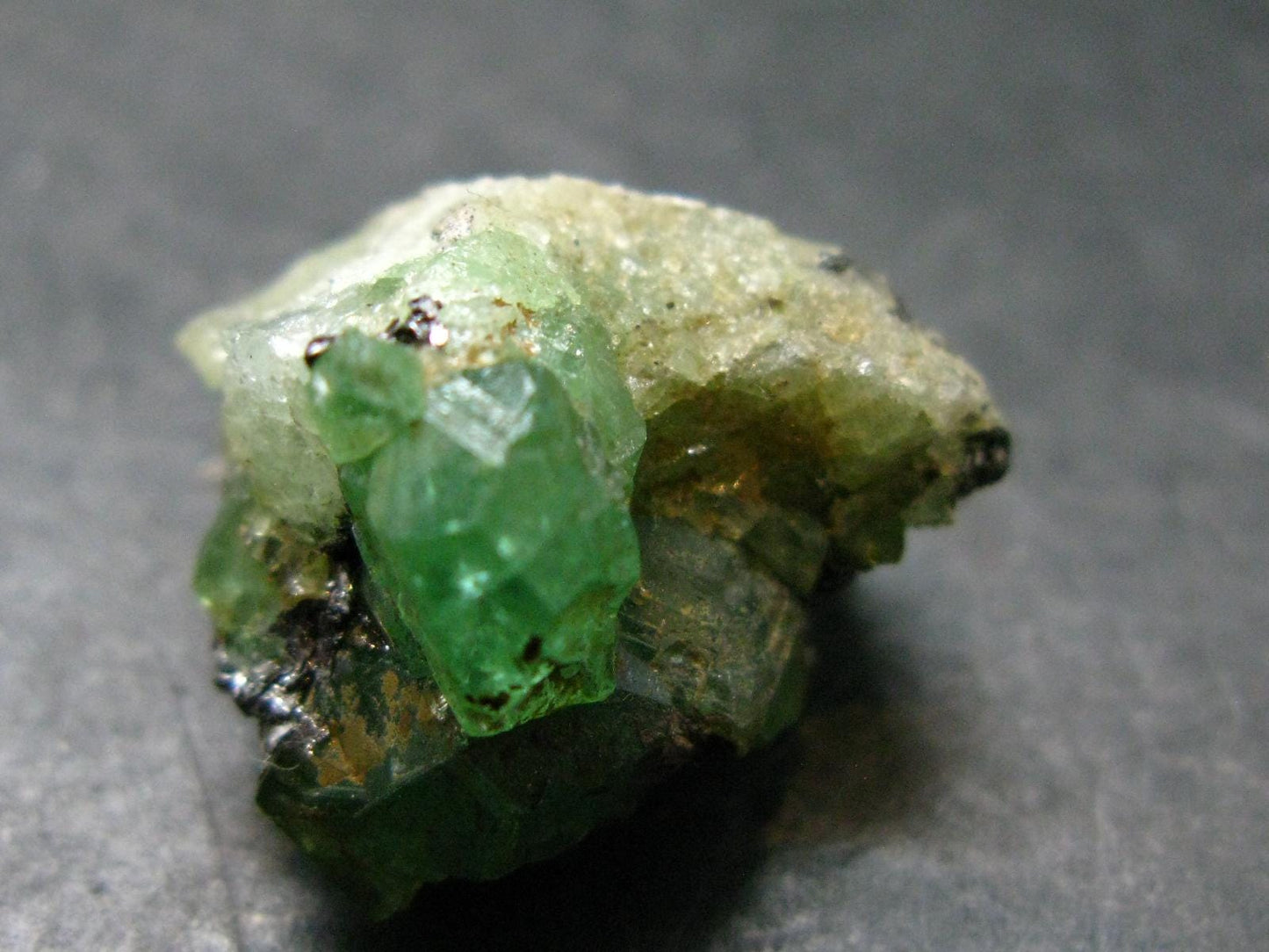 Gem Tsavorite Tsavolite Garnet Crystal From Tanzania - 47.20 Carats - 0.8"