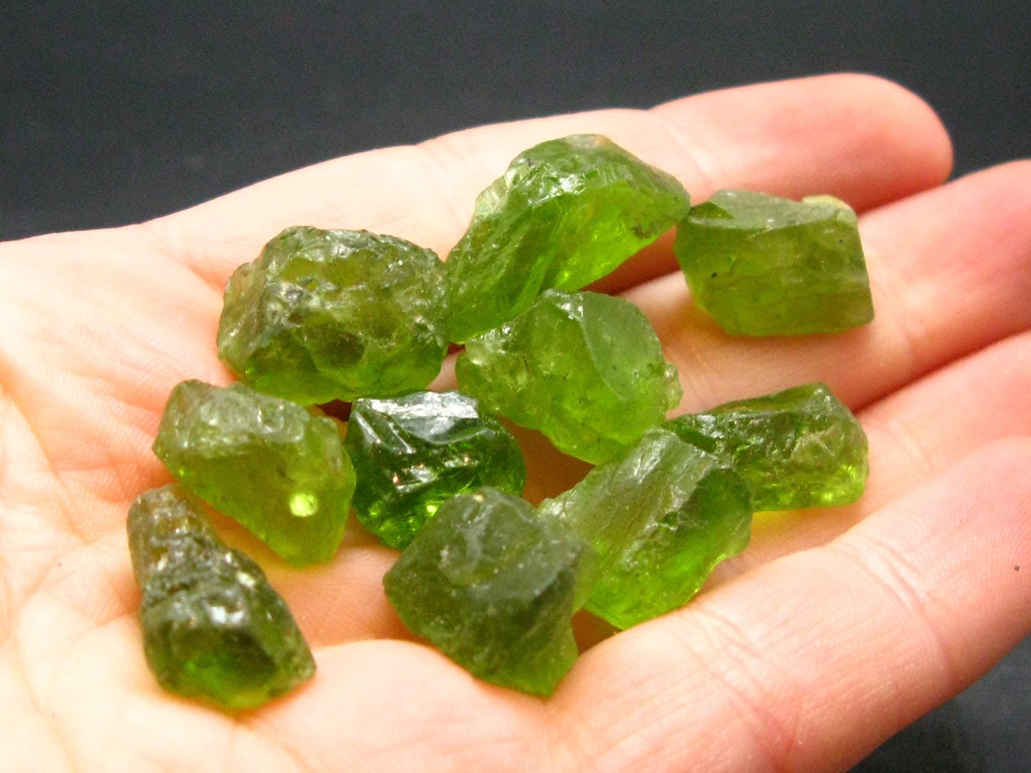 lot of 10 Peridot Olivine Crystals from Arizona, USA - 25.66 Grams