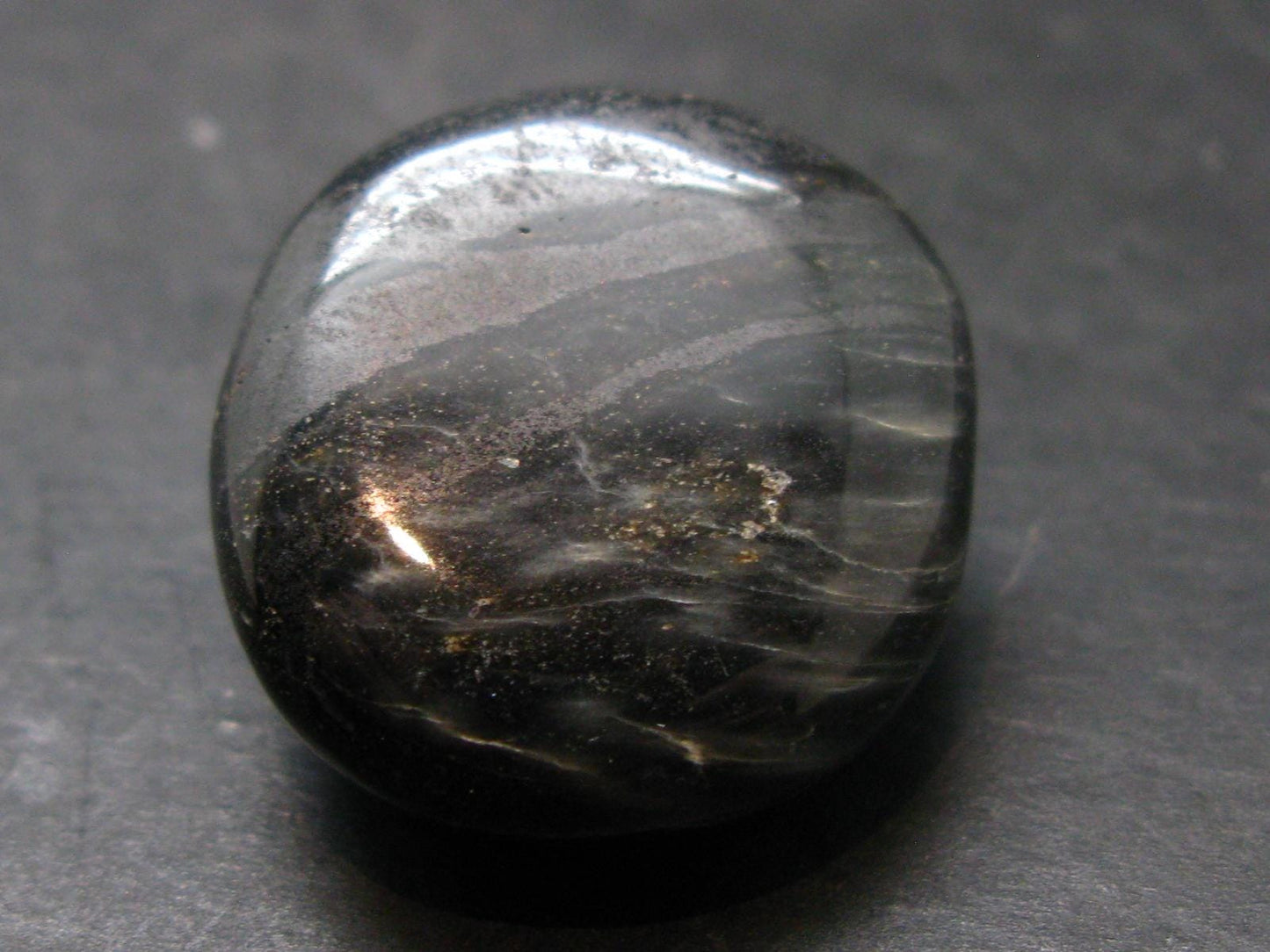 Rare ISUA Stone from Greenland - 1.0" - 20.21 Grams
