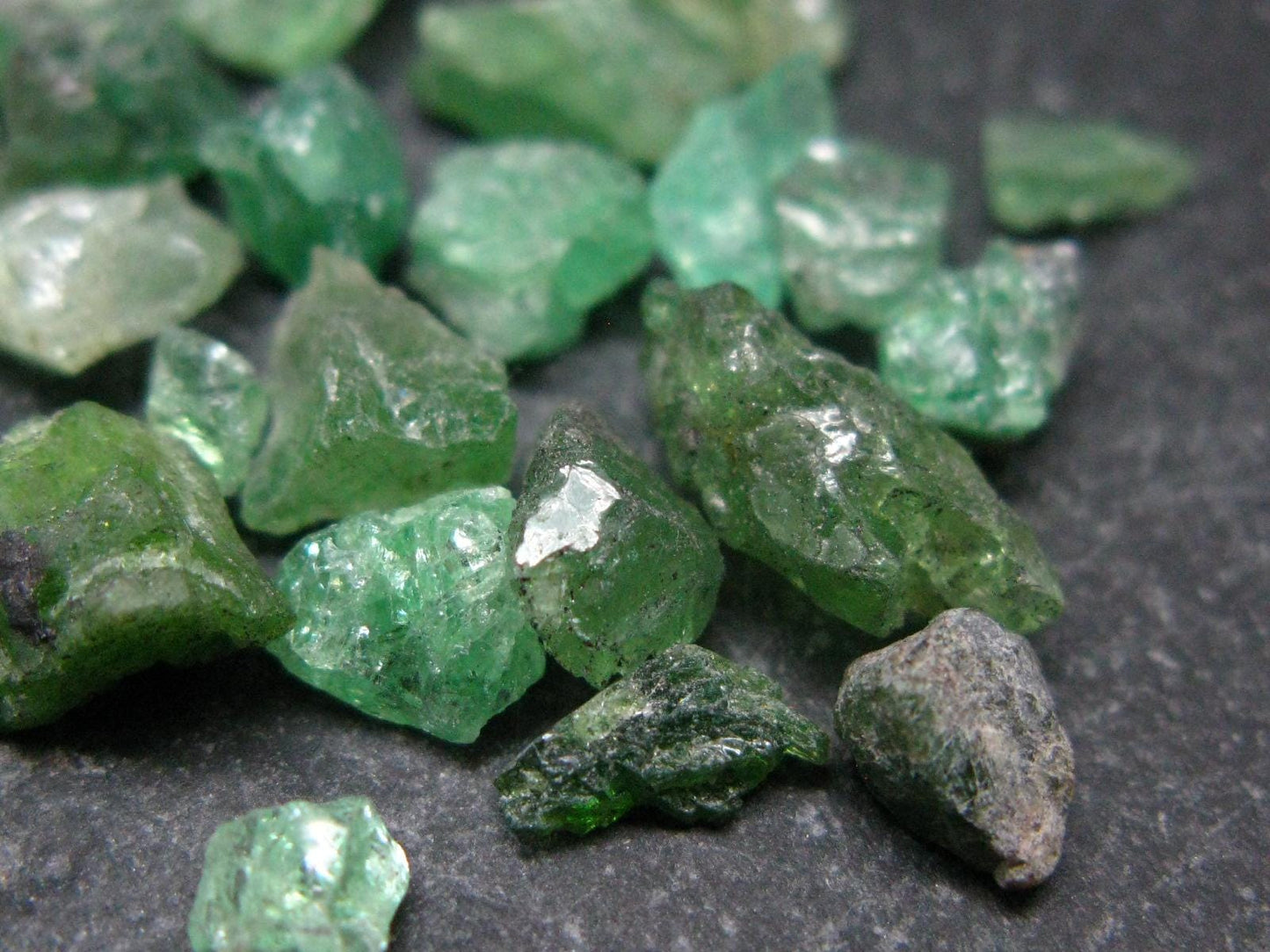 Lot of 25 Tsavorite Garnet Crystals From Tanzania - 49.65 Carats