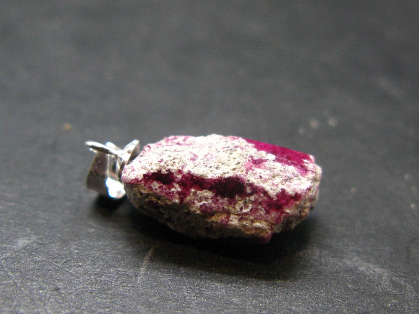 Bixbite Red Emerald Beryl Silver Pendant From Utah USA - 8.0 Carats - 0.8"