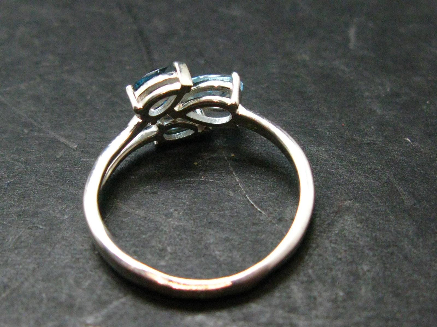 Facetted Blue Topaz Sterling Silver Ring - 1.9 Grams - Size 7