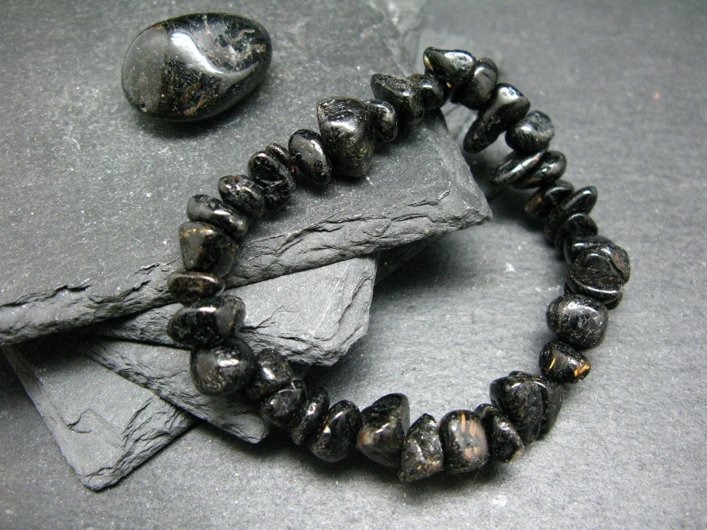 Nuumite Nuummite Genuine Bracelet ~ 7 Inches ~ 10mm Tumbled Beads