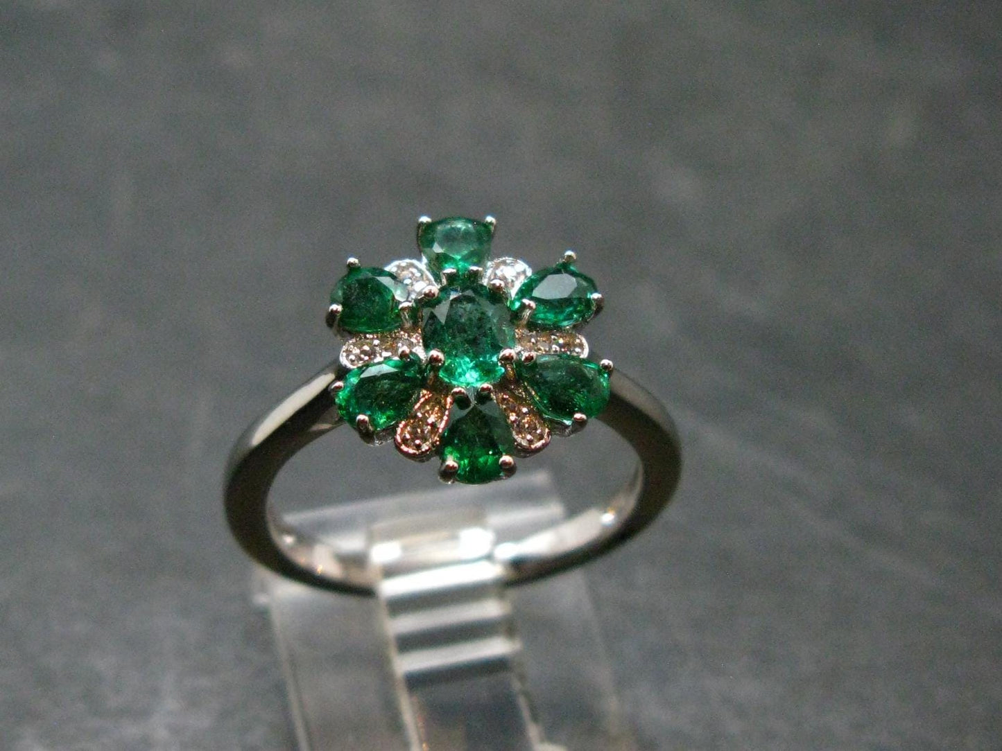 Emerald Faceted Silver Ring from Colombia - 2.89 Grams Total - Size 7