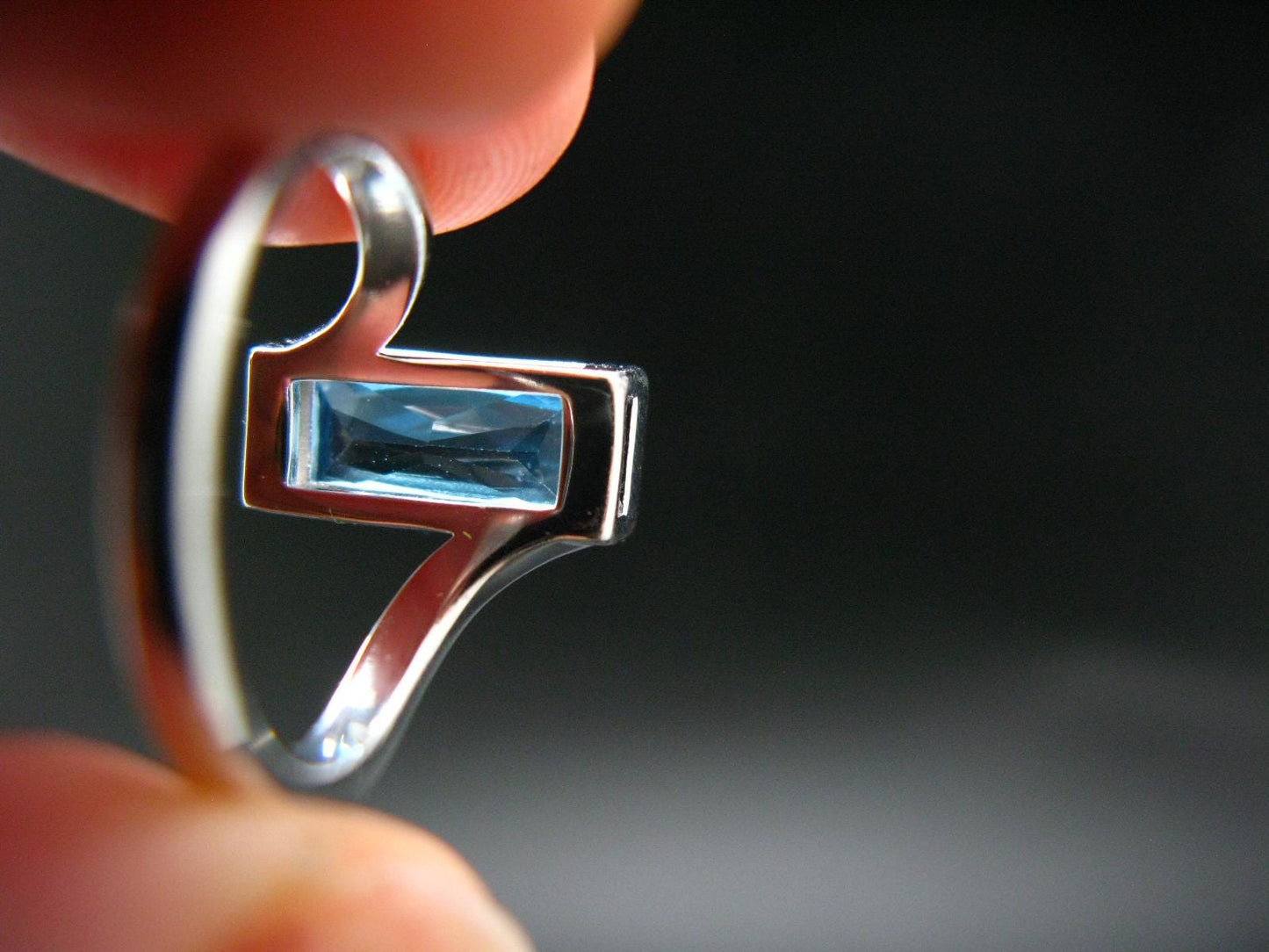 Natural Faceted Round Swiss Blue Topaz Crystal Sterling Silver Ring - 3.71 Grams - Size 6