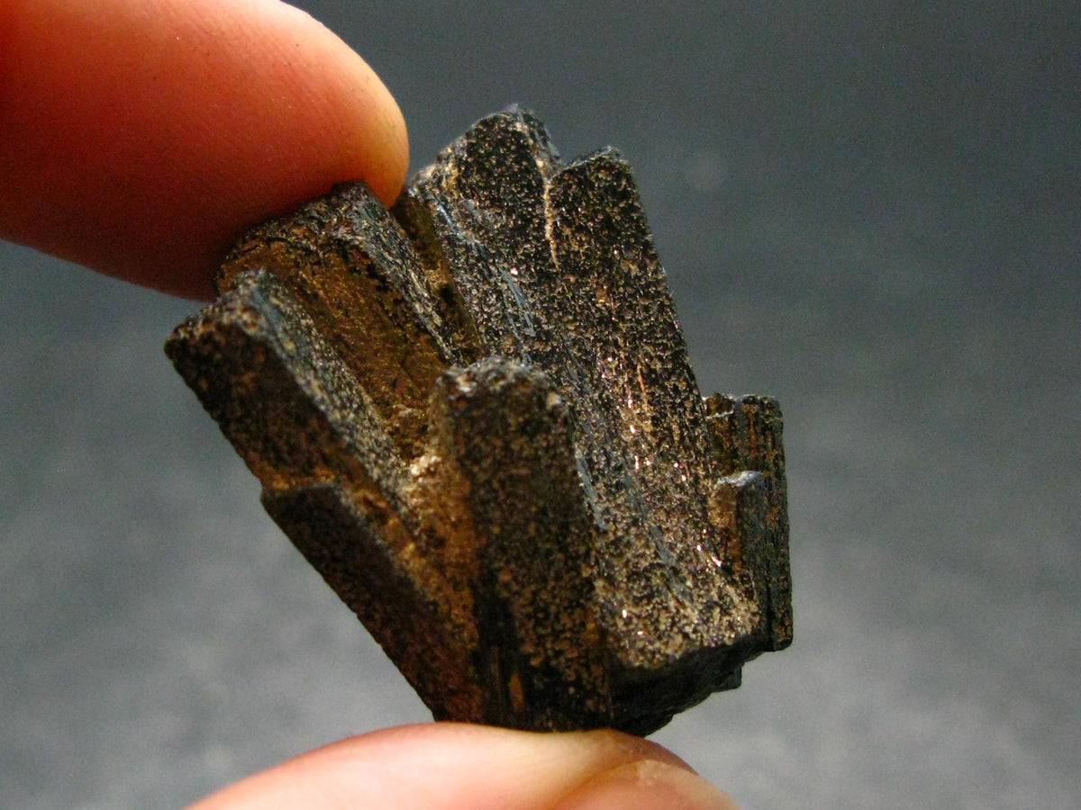 Ilvaite Crystal From China - 1.1" - 17.08 Grams