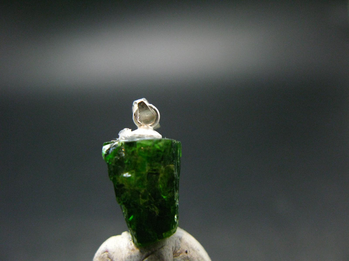 Green Chrome Diopside 925 Silver Pendant from Russia - 0.7" - 1.64 Grams