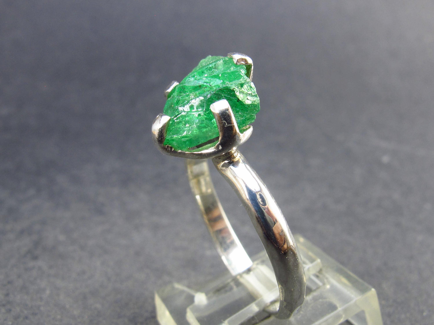Tsavorite Gem Green Garnet Sterling Silver Ring from Tanzania - 3.74 Grams - Size 9