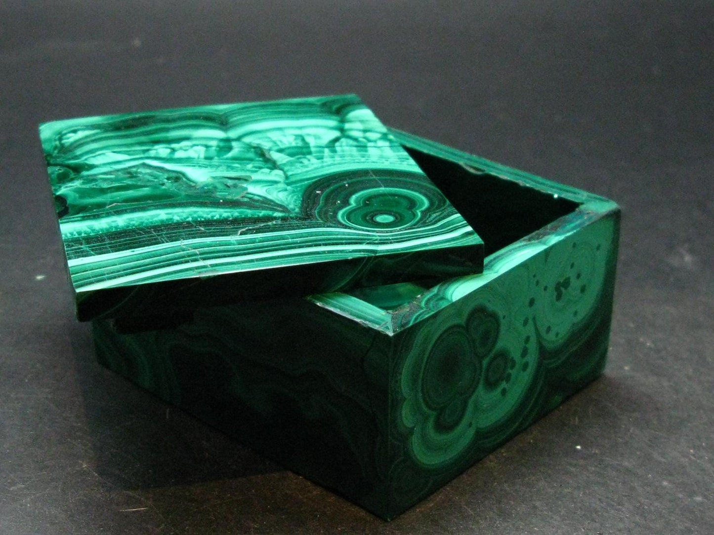 ich Vibrant Green Malachite Box From Congo - 2.7" - 274.12 Grams