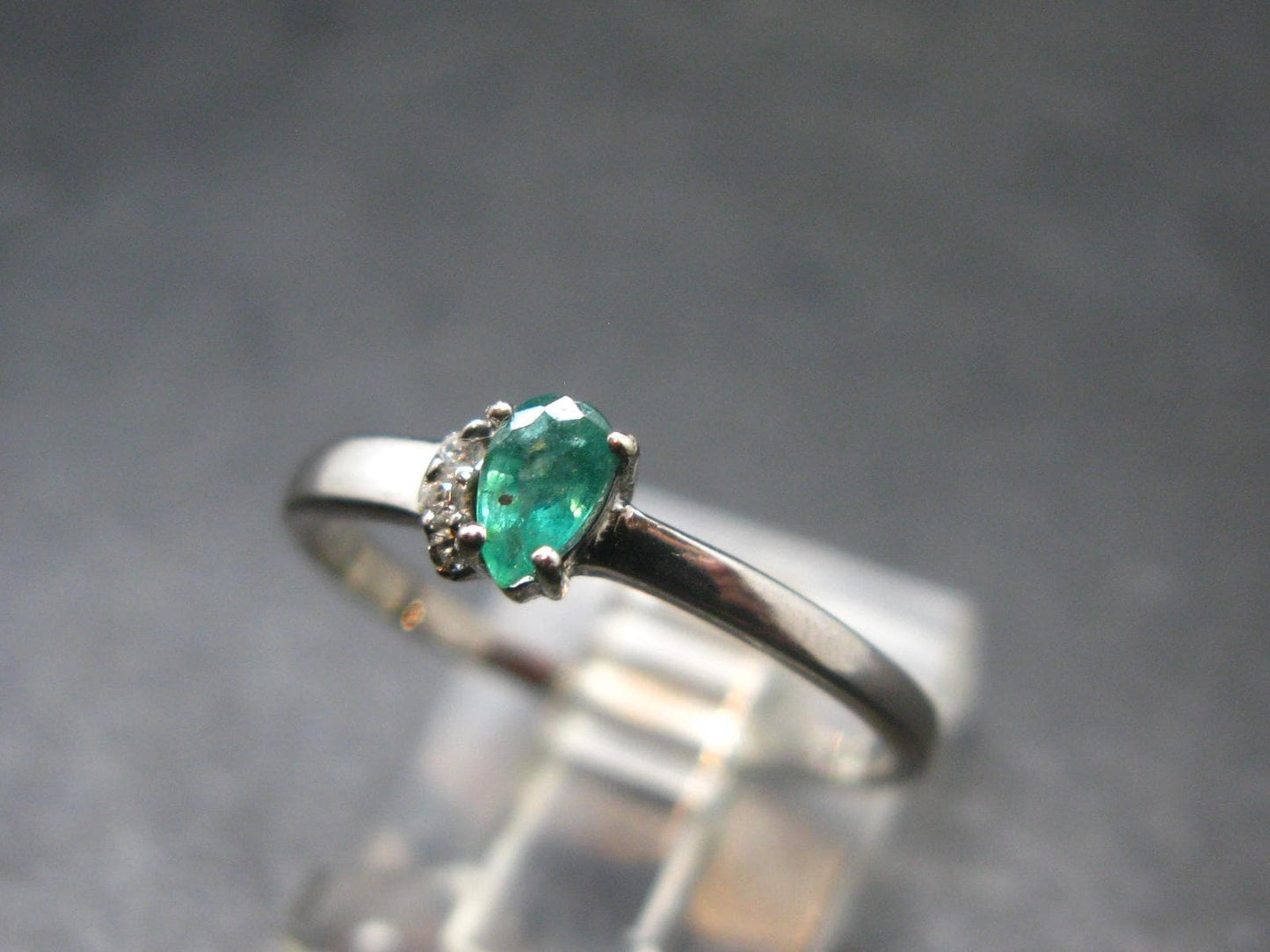 Emerald Crystal Silver Ring from Colombia - 1.40 Grams - Size 8