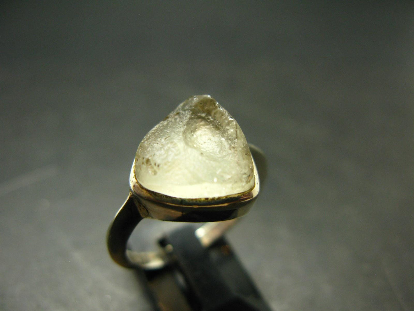 Natural Gem Raw Libyan Desert Glass Tektite Sterling Silver Ring from Libya - Size 6.5 - 4.33 Grams