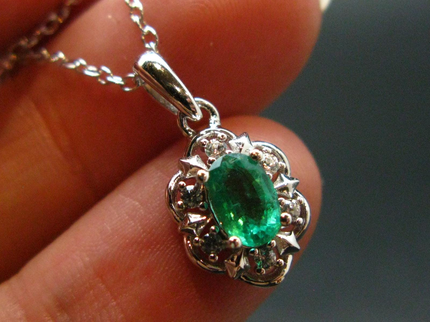 Emerald Silver Pendant W/Chain From Colombia - 0.46 Carats