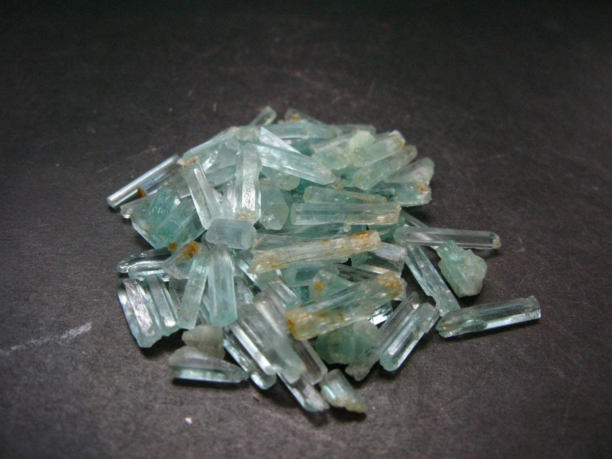 Lot of 100 Emerald Vanadium Beryl Crystals From Nigeria - 35.36 Grams