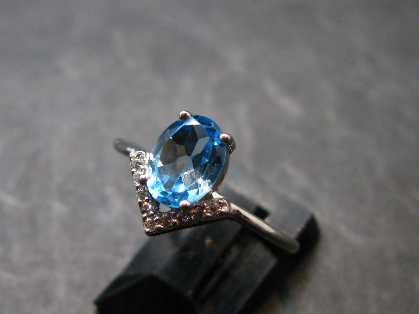 Facetted Blue Topaz Sterling Silver Ring With CZ - 2.0 Grams - Size 8