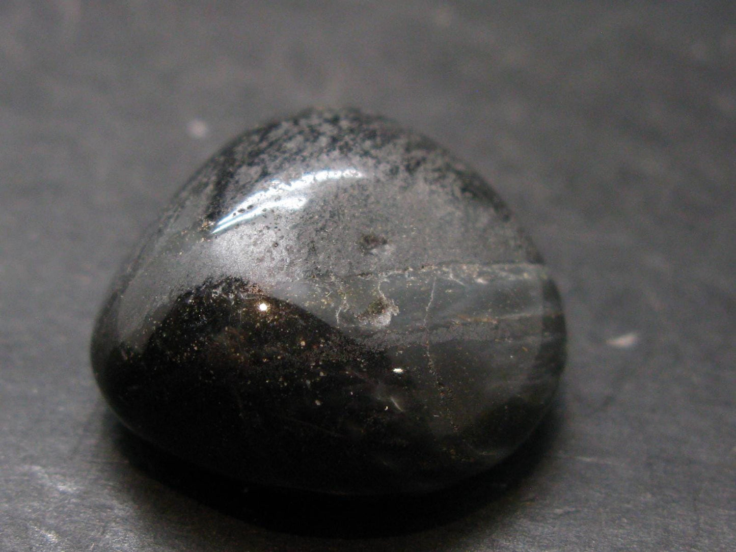 Rare ISUA Stone from Greenland - 1.0" - 20.21 Grams