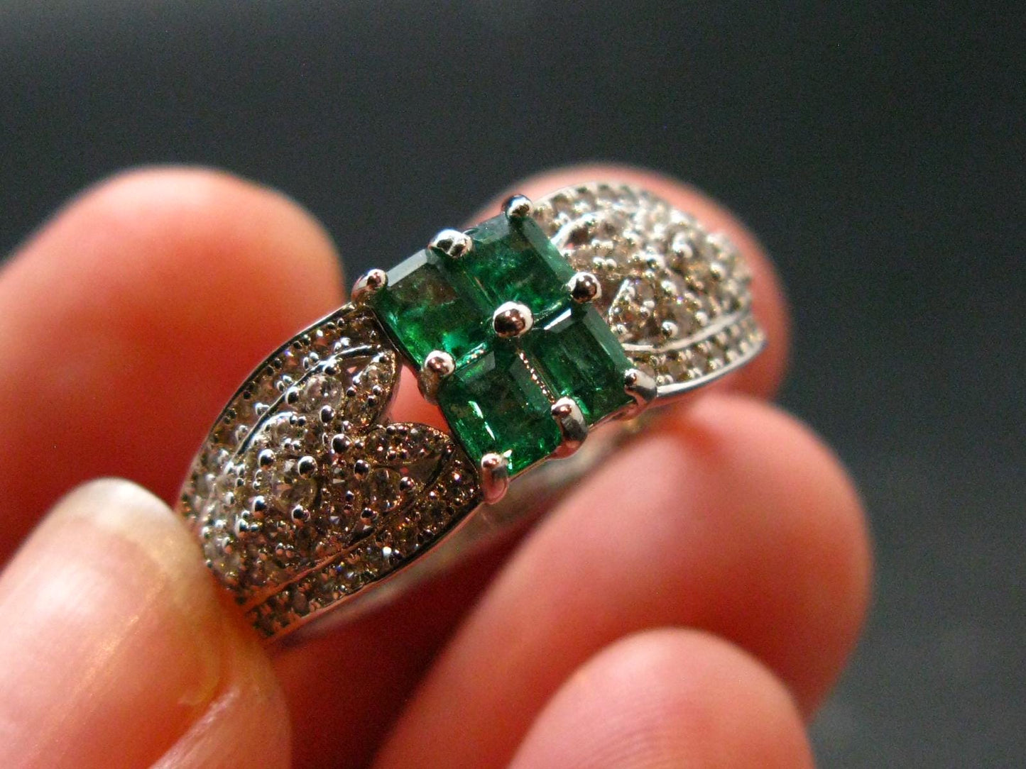 Emerald Faceted Silver Ring from Colombia - 5.47 Grams Total - Size 9.5