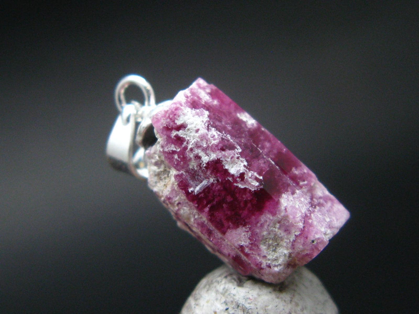 Bixbite Red Emerald Beryl Silver Pendant From Utah USA - 6.36 Carats - 0.8"