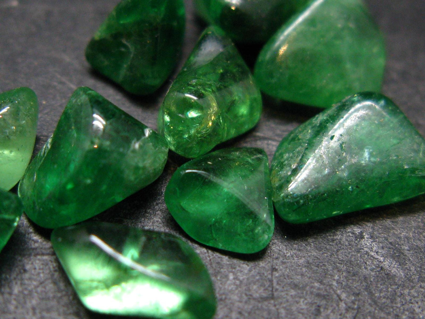 Lot of 10 Tsavorite Garnet Gem Tumbled Stones From Tanzania - 24.11 Carats