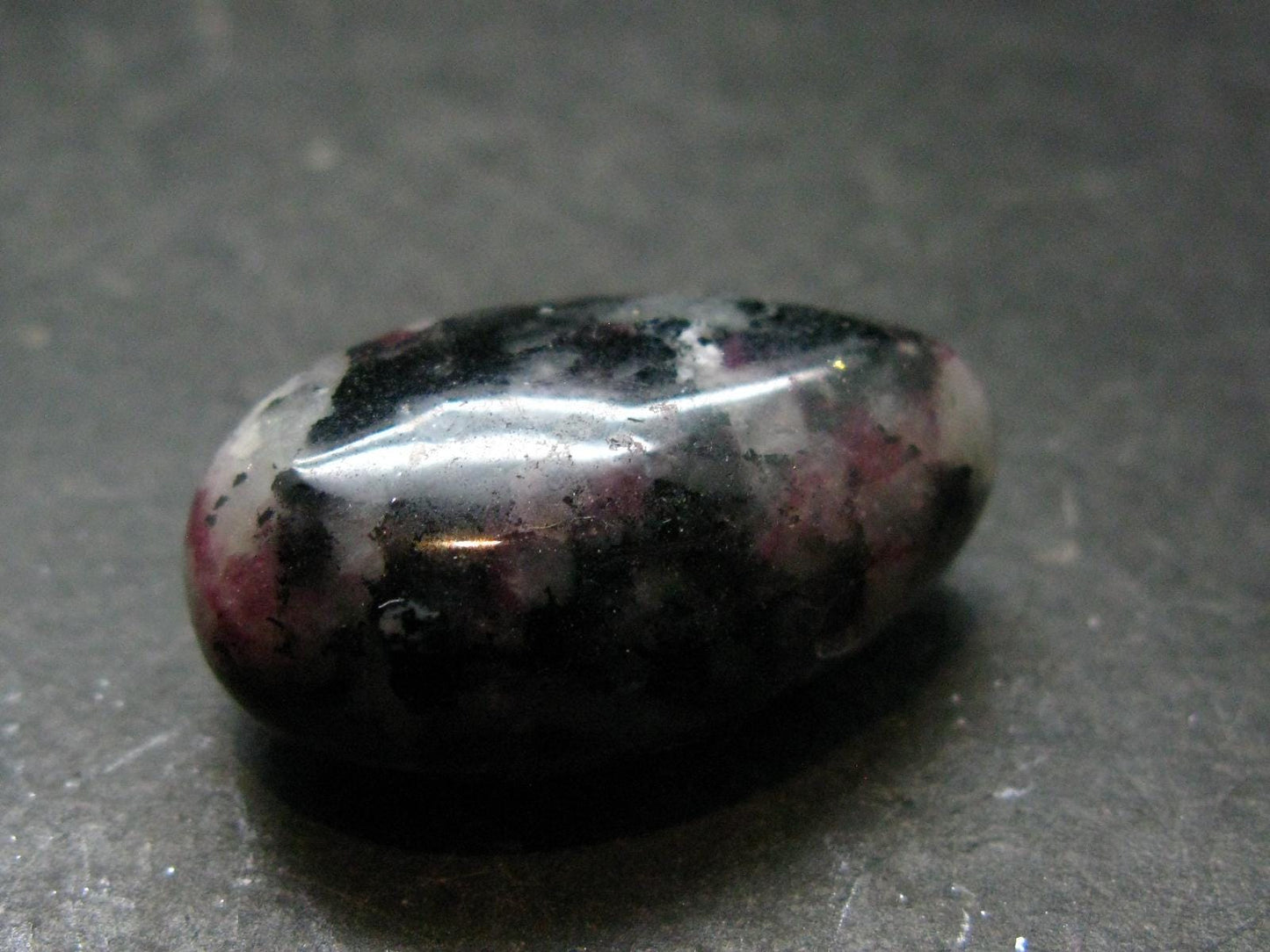 Nice Eudialyte And Aegirine Metal Free Pendant From Russia - 1.2" - 13.30 Grams