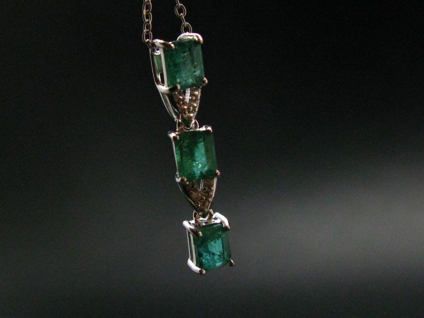 Emerald Silver Pendant W/Chain From Colombia - 2.50 Grams Total