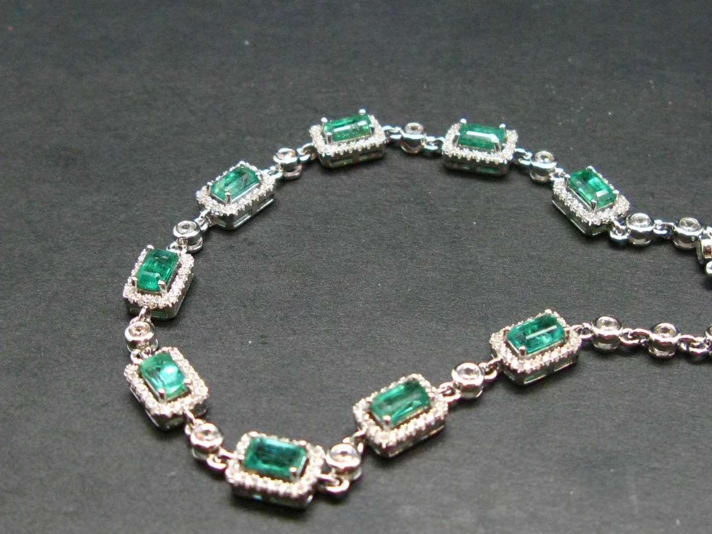 Emerald Silver Bracelet From Colombia - 2.46 Carats