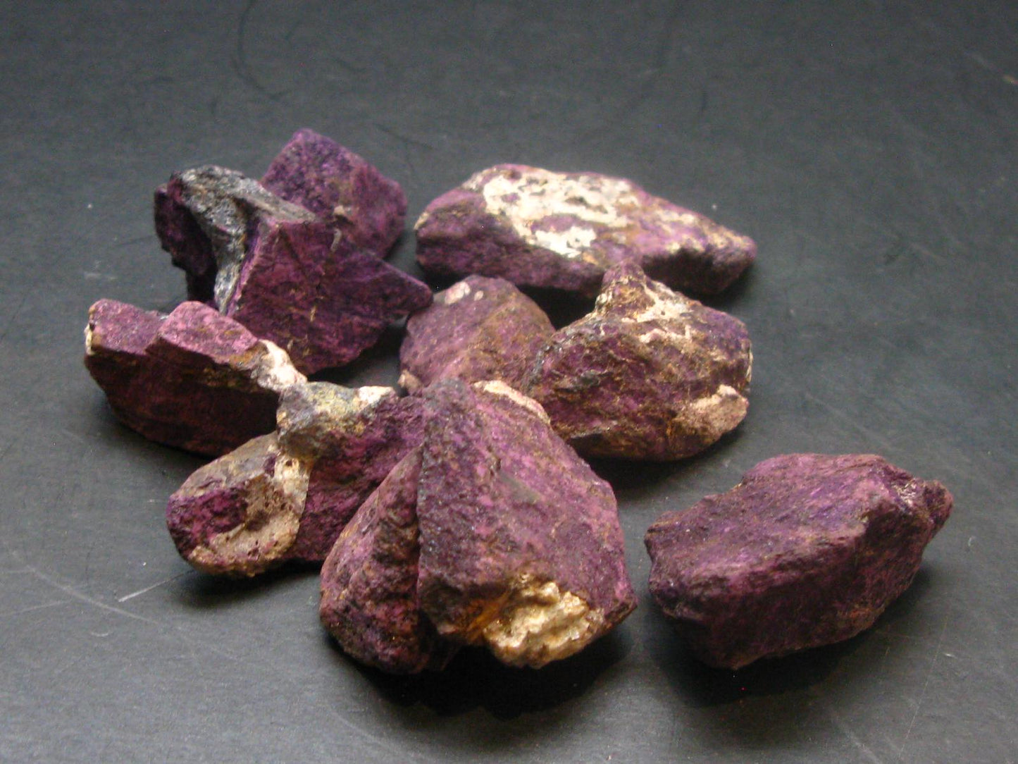 Lot of 10 raw Purpurite Crystals from Namibia