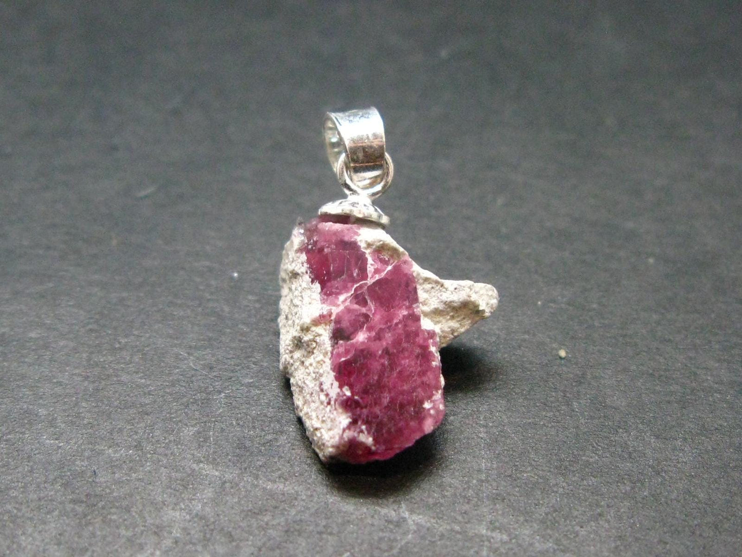 Bixbite Red Emerald Beryl Silver Pendant From Utah USA - 4.85 Carats - 0.7"