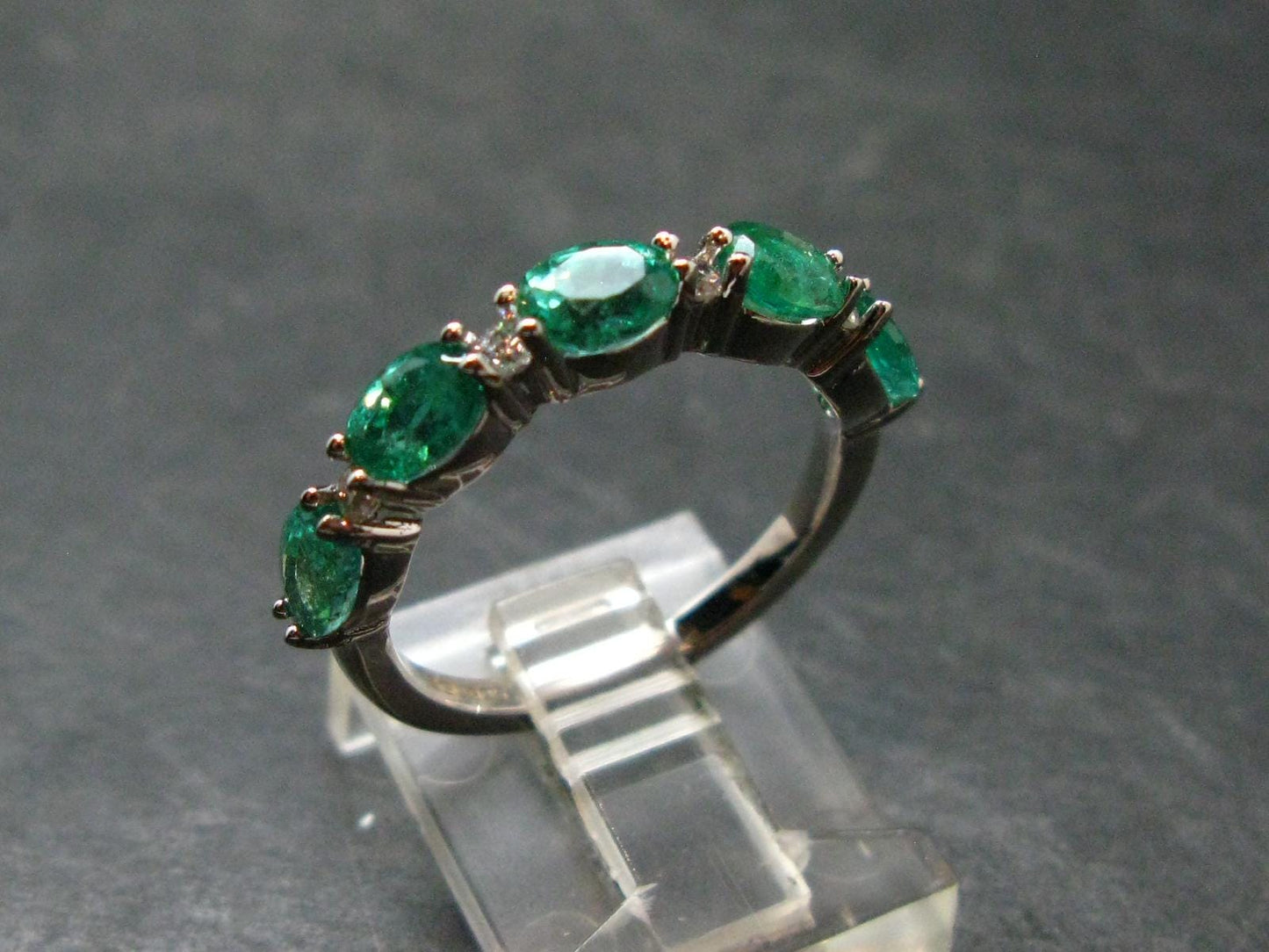 Emerald Faceted Silver Ring from Colombia - 2.52 Grams Total - Size 7.25