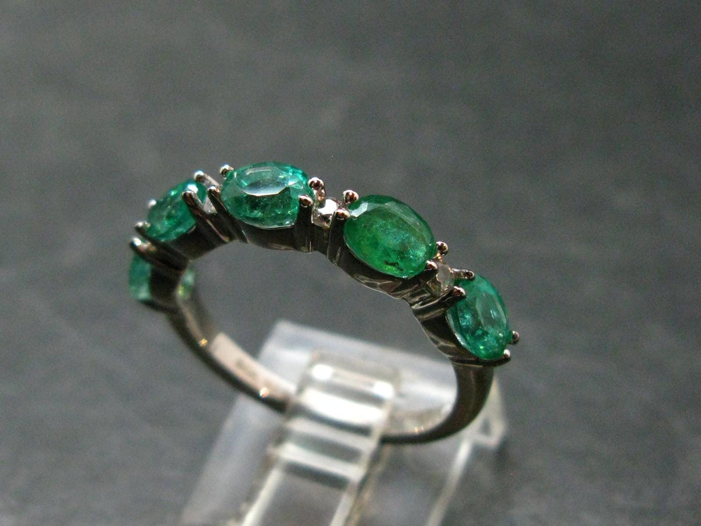 Emerald Faceted Silver Ring from Colombia - 2.52 Grams Total - Size 7.25