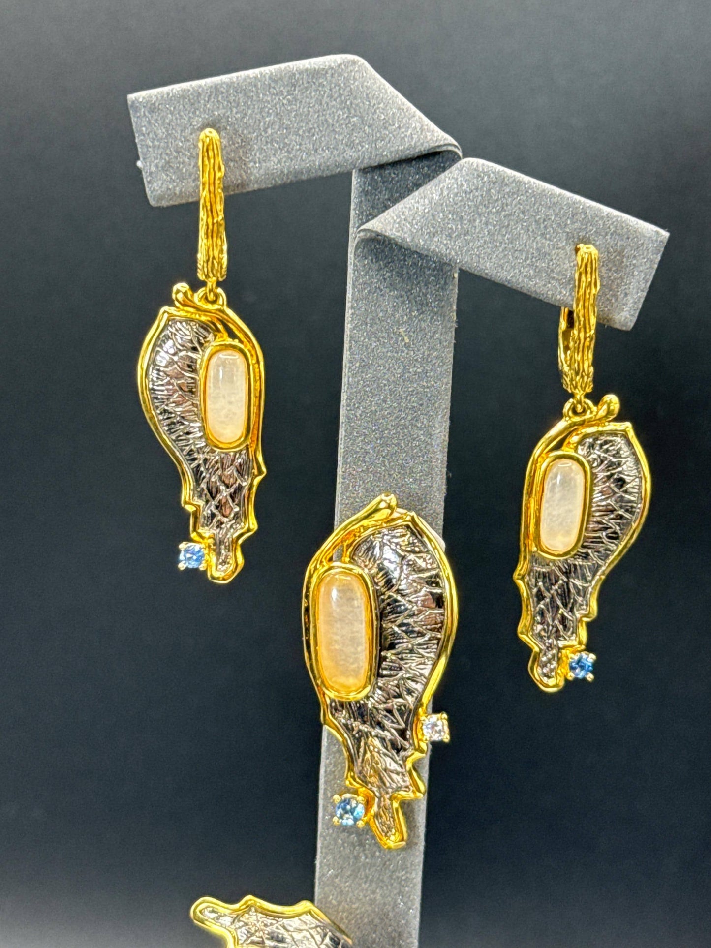 Elegant White Stone Jewelry Set – Pendant • Ring • Earrings