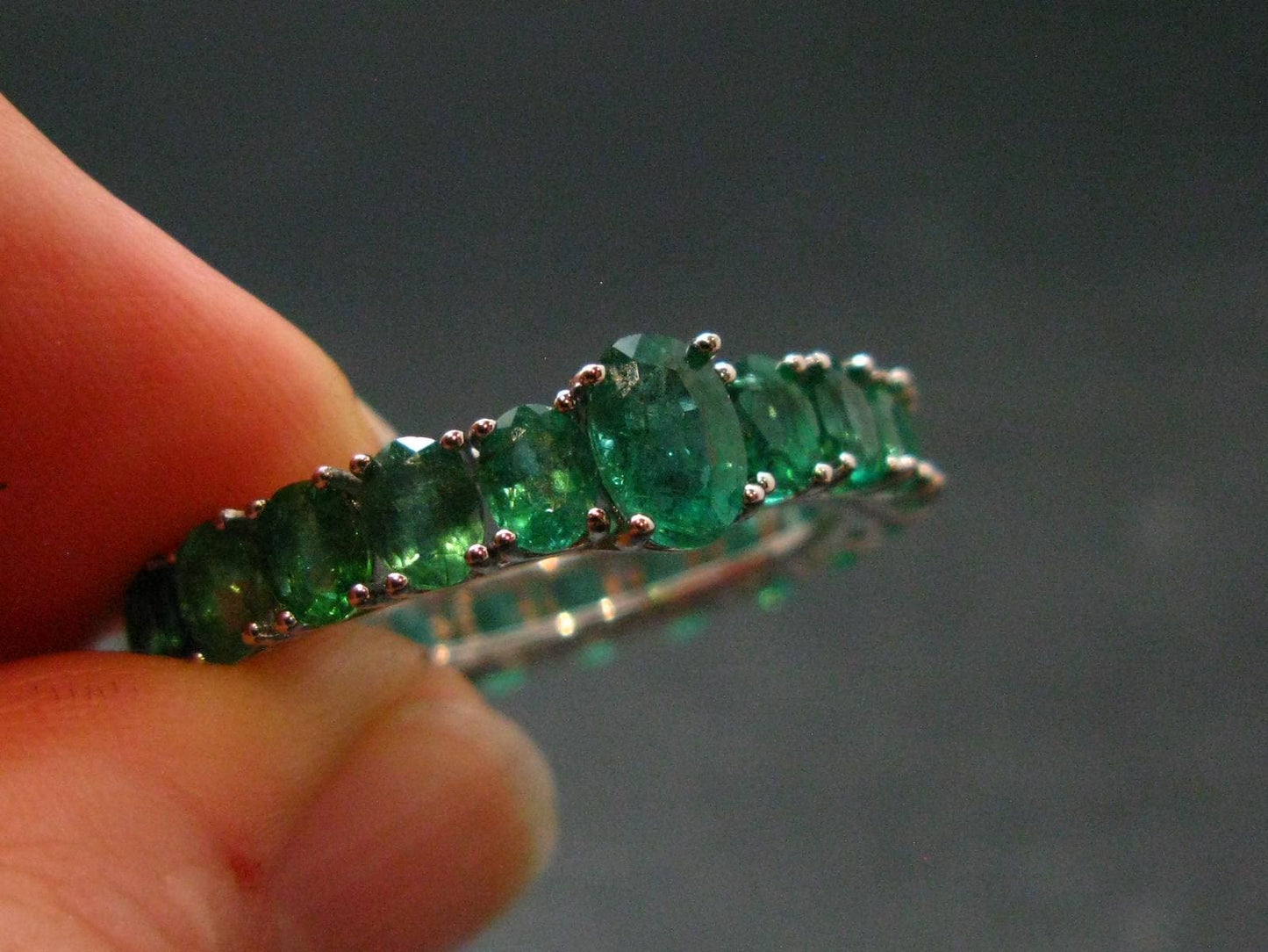 Emerald Faceted Silver Ring from Colombia - 2.64 Grams Total - Size 7
