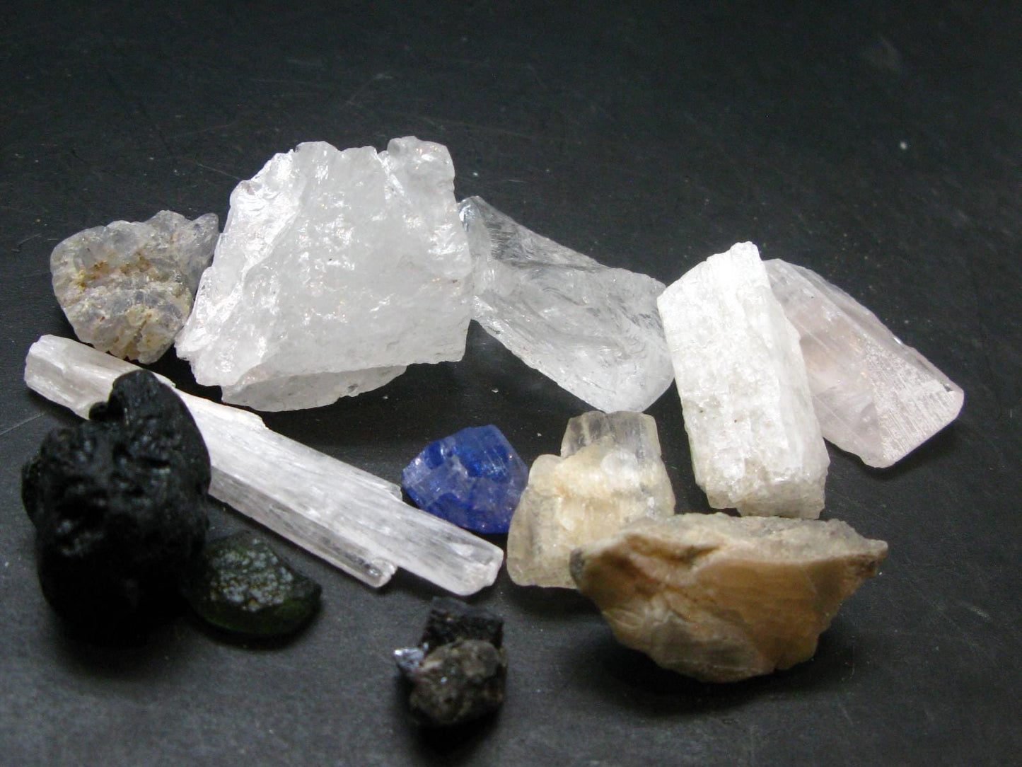Synergy 12 Set Phenakite Moldavite Natrolite Petalite Danburite Tektite Scolecite Herderite Tanzanite Brookite 85.55 Gr