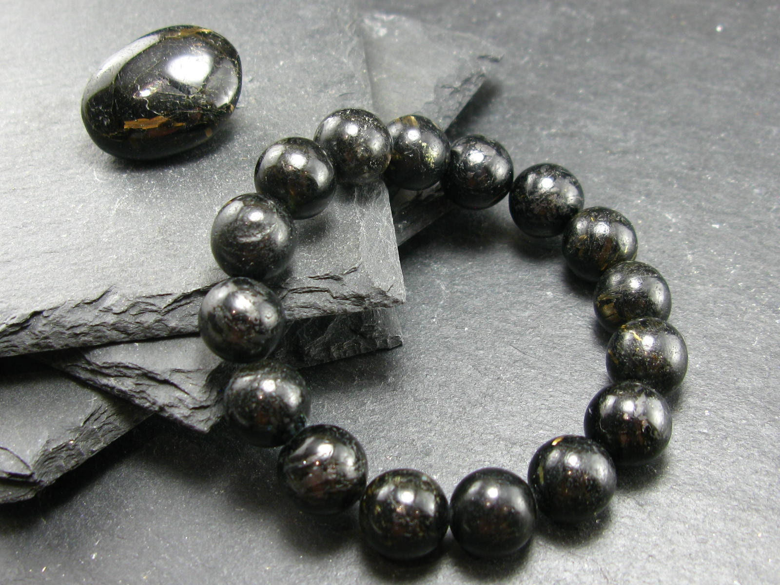 Nuumite Nuummite Genuine Bracelet 7 Inches 12mm Round Beads
