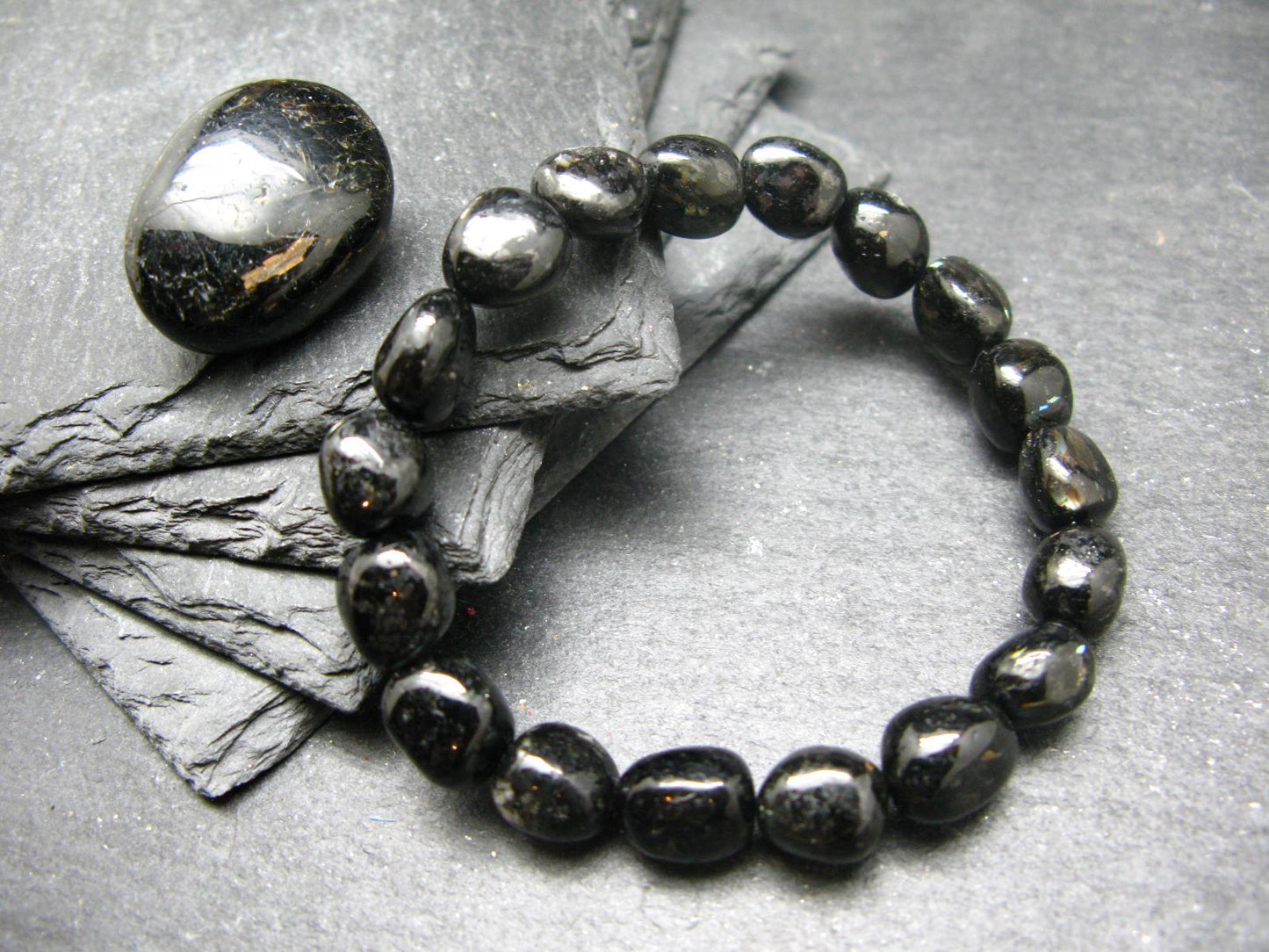 Nuumite Nuummite Genuine Bracelet ~ 7 Inches ~ 10mm Tumbled Beads