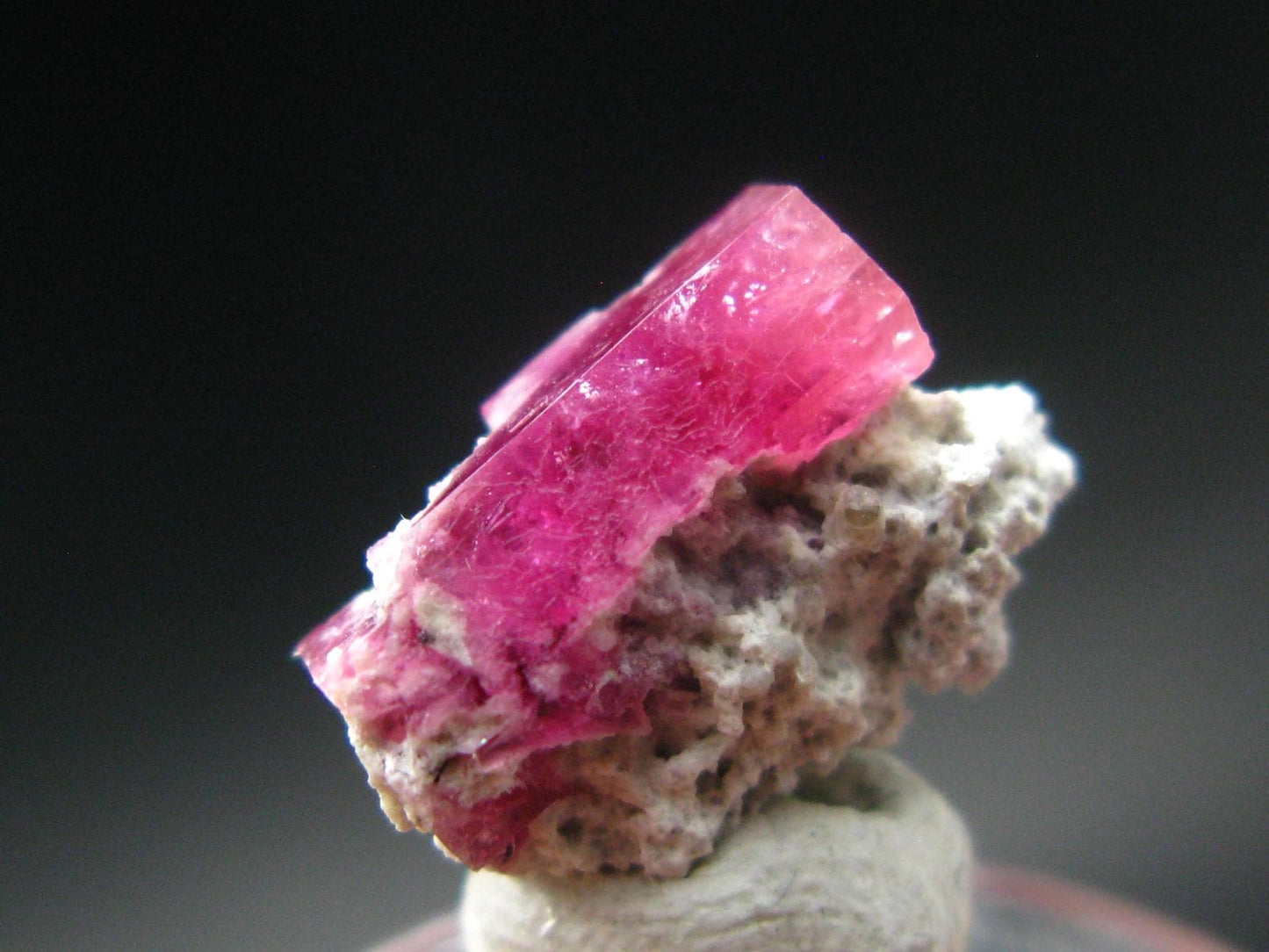 Rare Gem Bixbite Red Emerald Beryl Cluster From Utah USA - 0.5" - 0.90 Grams