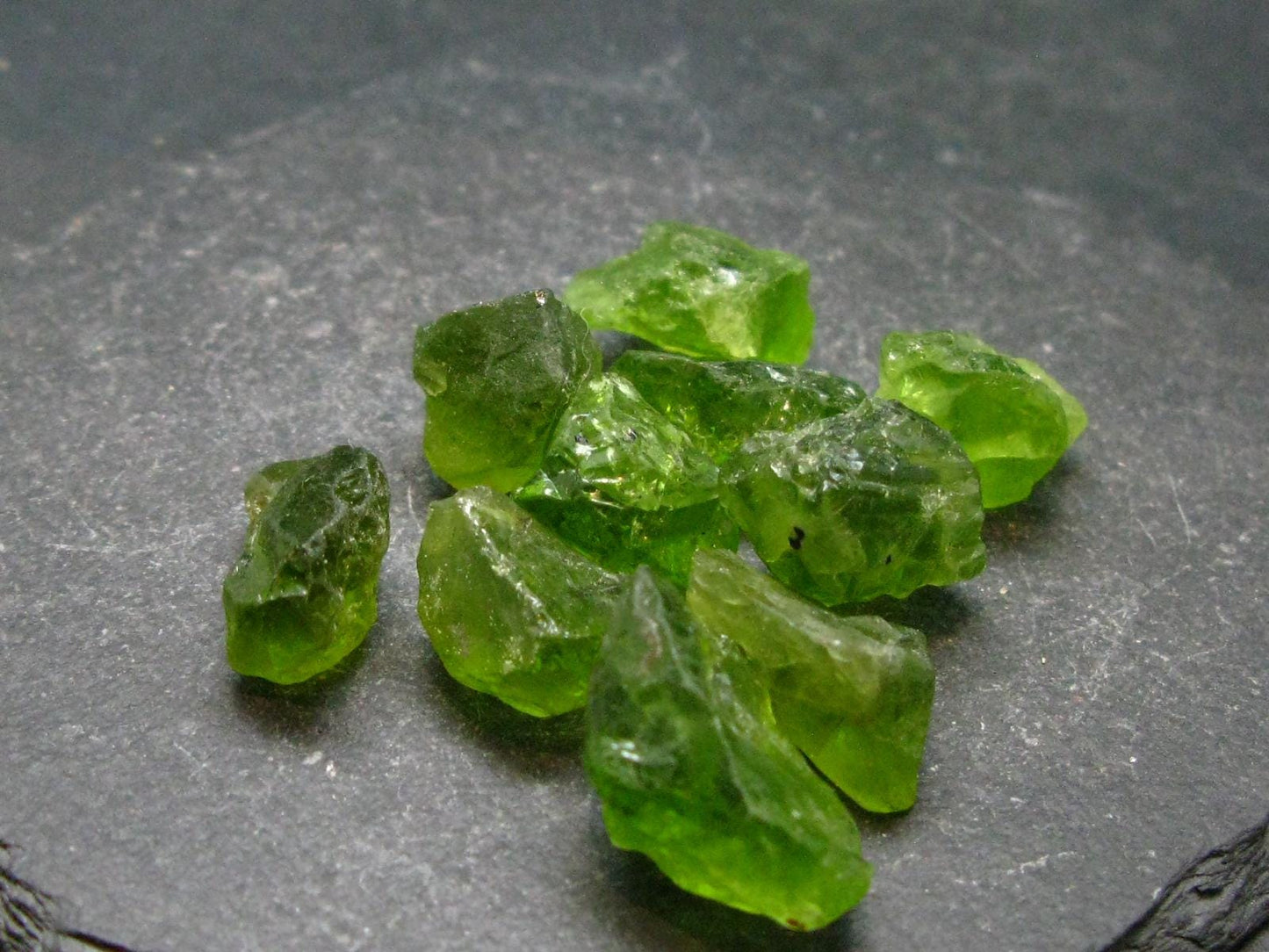 lot of 10 Peridot Olivine Crystals from Arizona, USA - 25.66 Grams