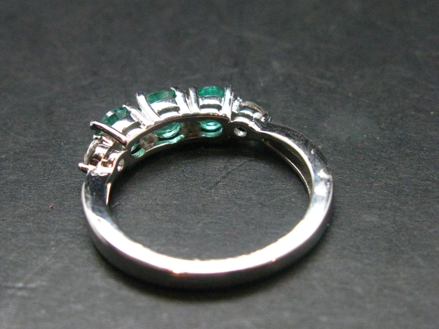 Emerald Crystal Silver Ring from Colombia - 1.21 Carats - Size 7