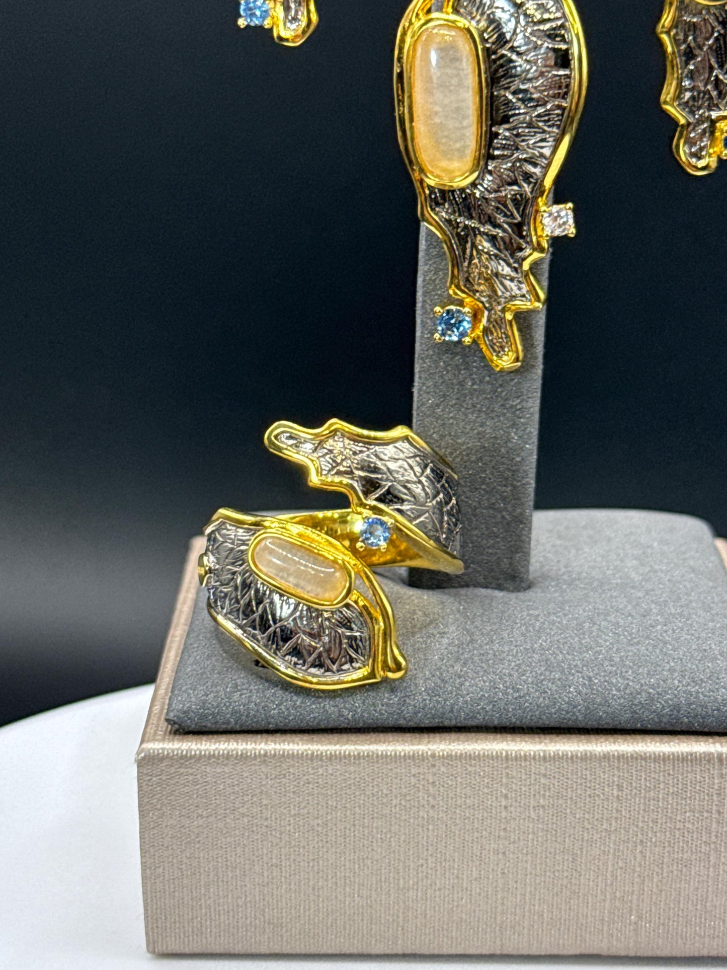 Elegant White Stone Jewelry Set – Pendant • Ring • Earrings