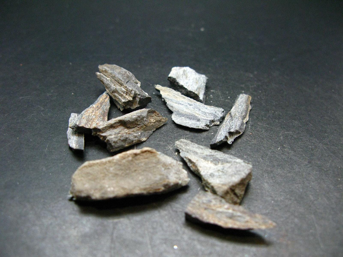 Rare Lot Of 10 ISUA Stone Raw Pieces from Greenland - 26.27 Grams