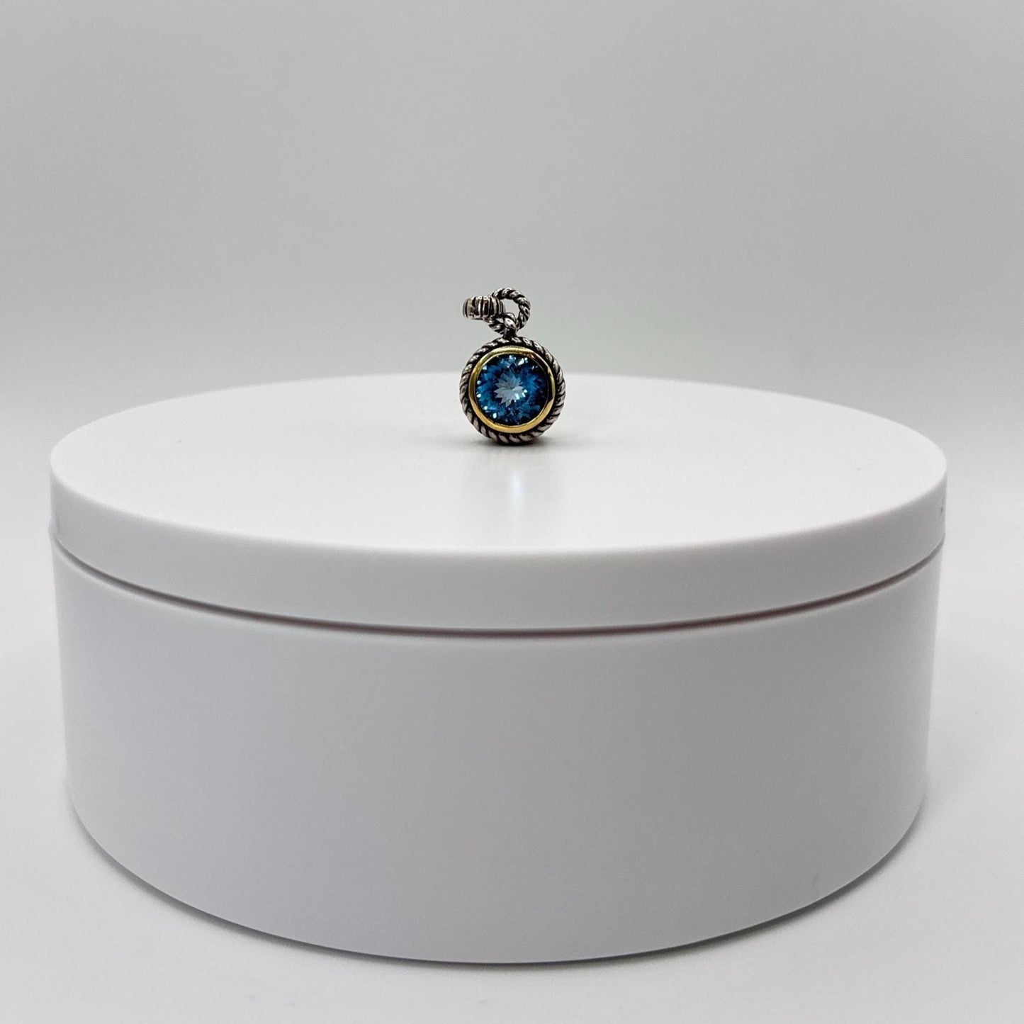 Vintage Blue Topaz Pendant – Sterling Silver Rope Bezel Setting - 6.53 Grams