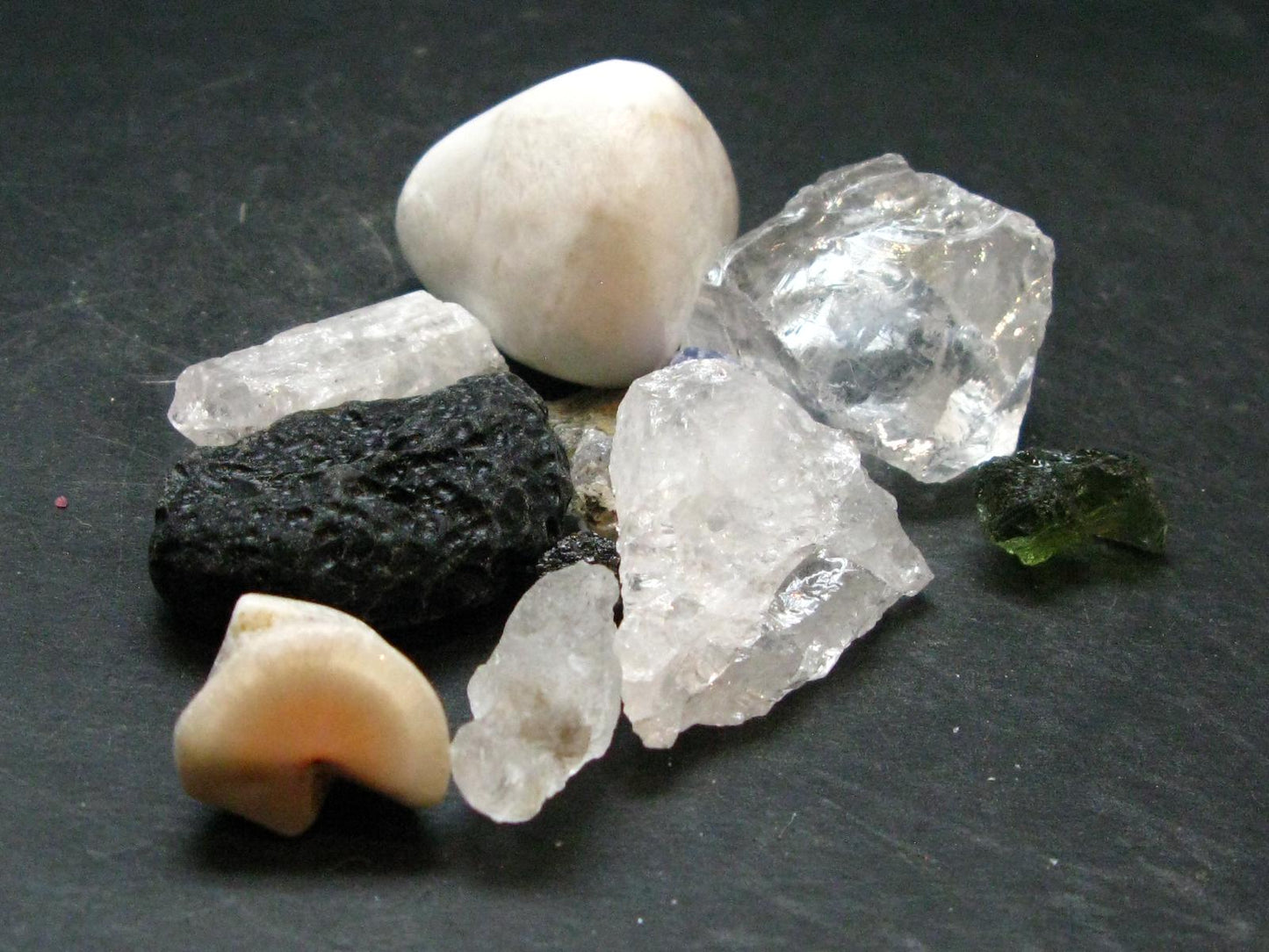 Synergy 12 Set Phenakite Moldavite Natrolite Petalite Danburite Tektite Scolecite Herderite Tanzanite Brookite 68.19 Gr