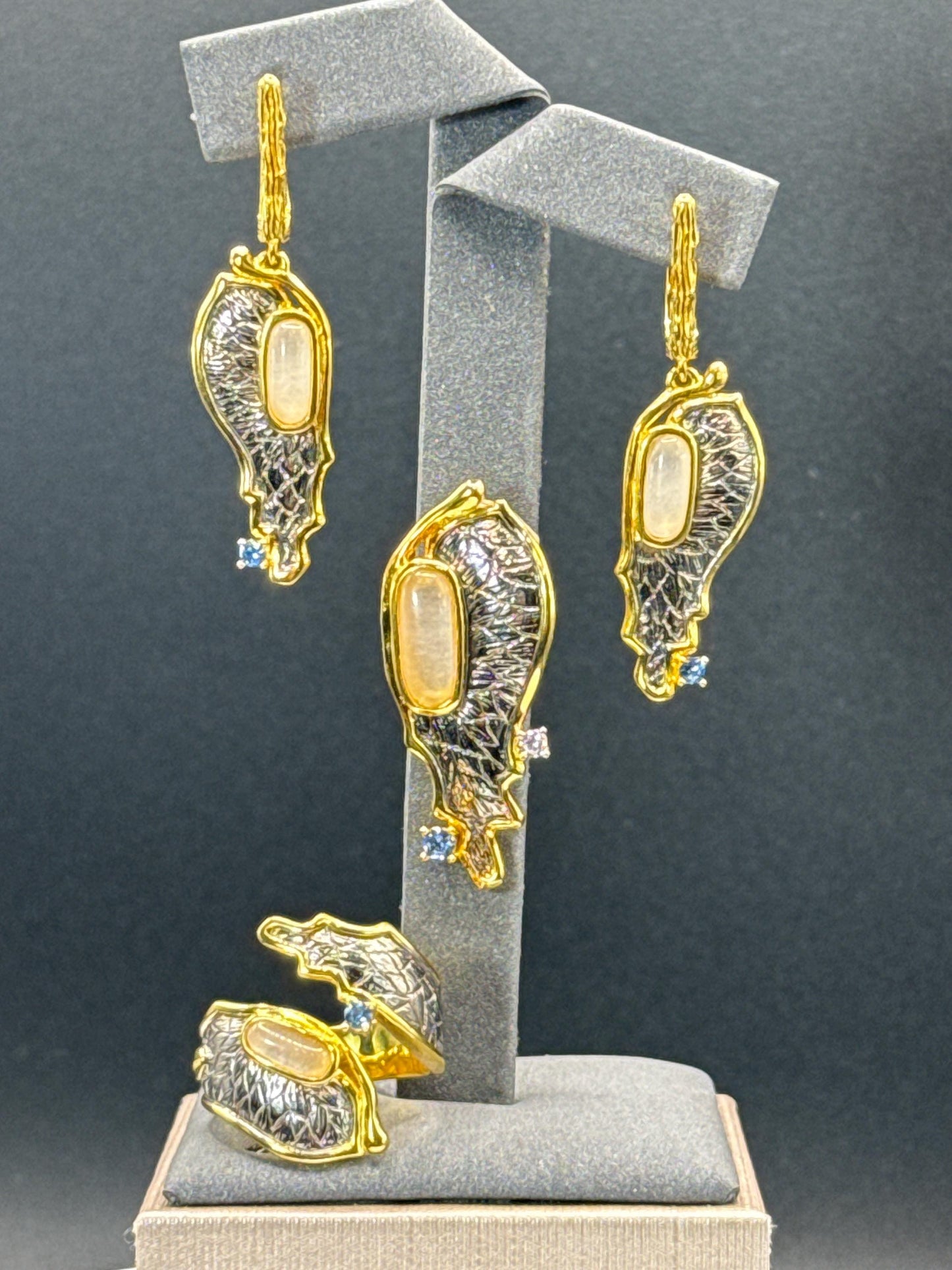 Elegant White Stone Jewelry Set – Pendant • Ring • Earrings