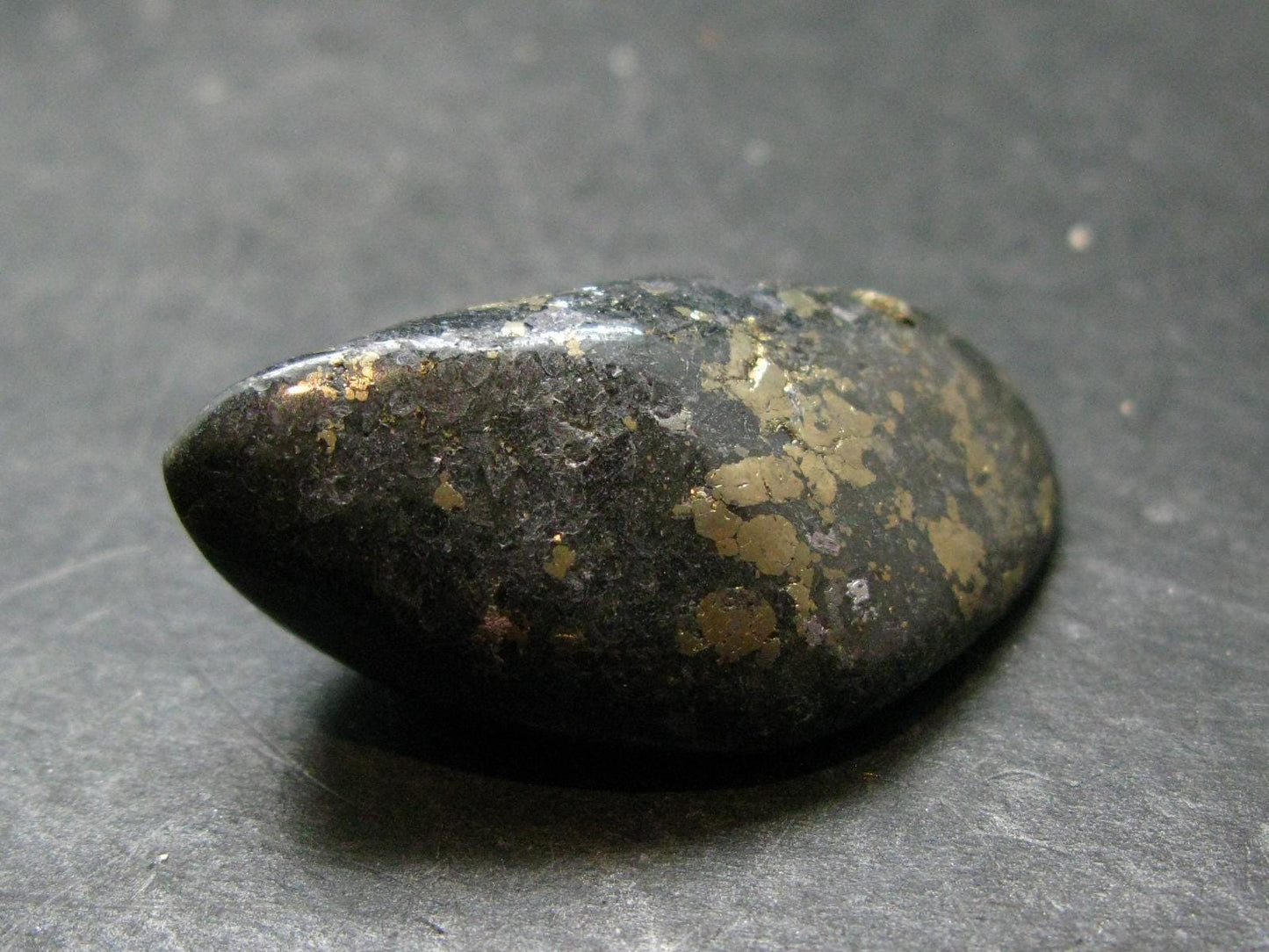 Healers Gold Tumbled Stone From USA - 1.6" - 18.84 Grams