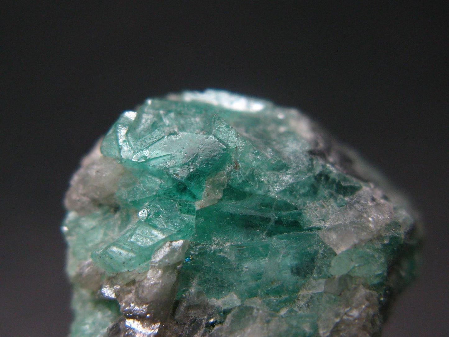 Emerald Beryl Crystal From Colombia - 1.0"- 11.24 Grams